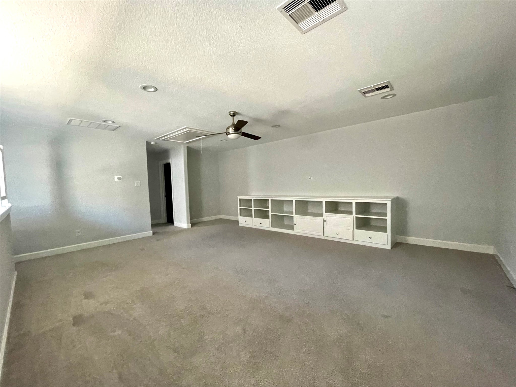 1211 Marconi Street Houston, TX 77019 - Photo 29 of 42 an empty room with windows and ceiling fan