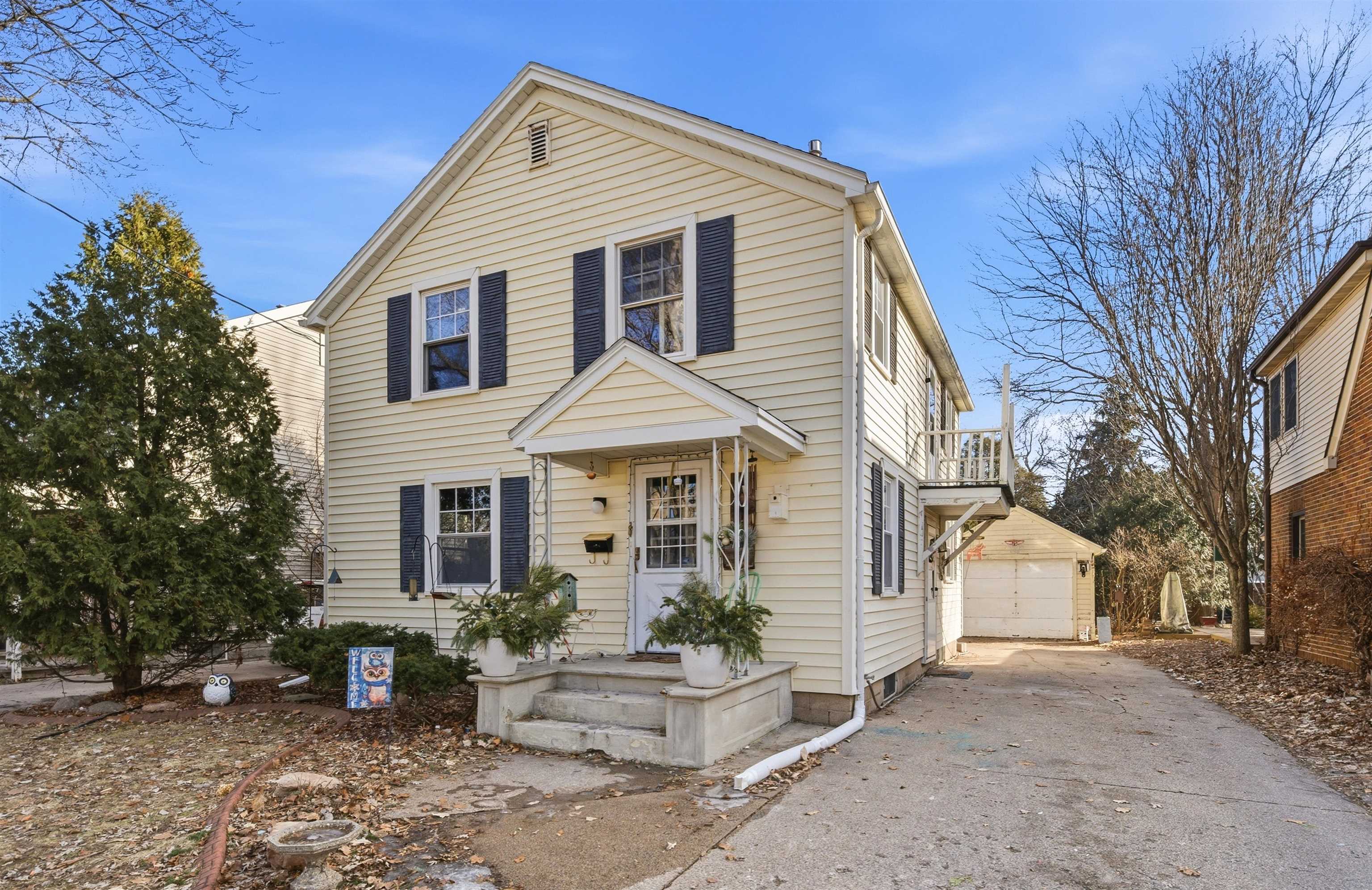 1019 West Oklahoma Street Appleton, WI 54914 - Photo 1 of 36