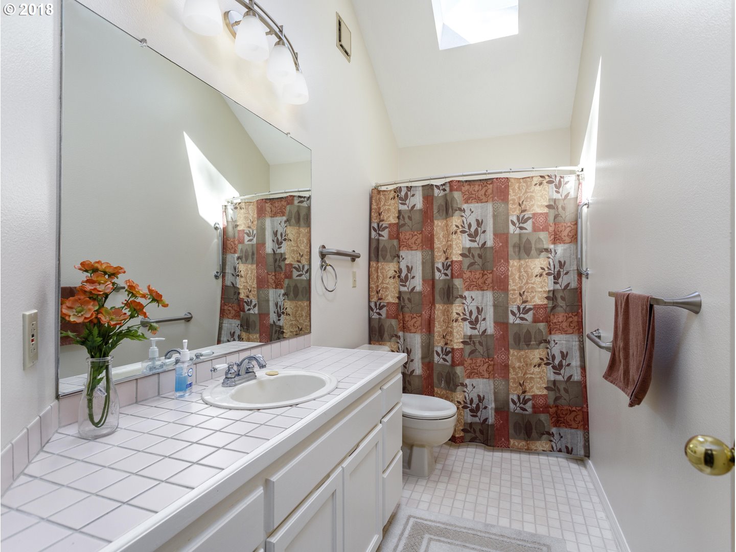 15100 Southwest Gull Drive Beaverton, OR 97007 - Photo 14 of 29 Bathroom
