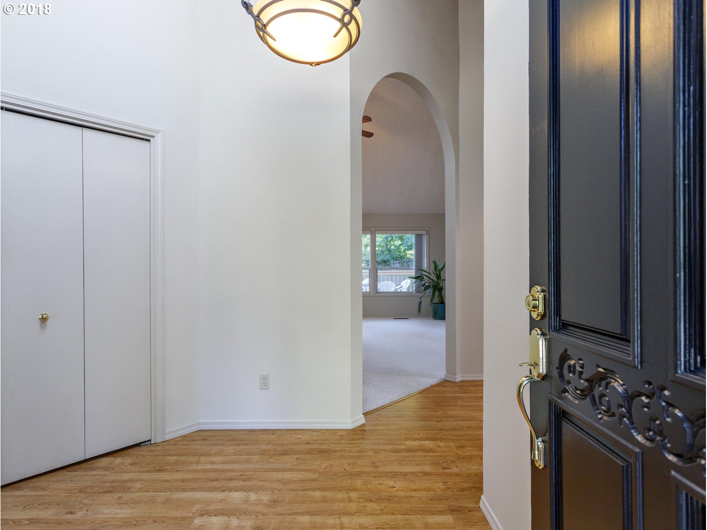 15100 Southwest Gull Drive Beaverton, OR 97007 - Photo 5 of 29 Entrance/Foyer