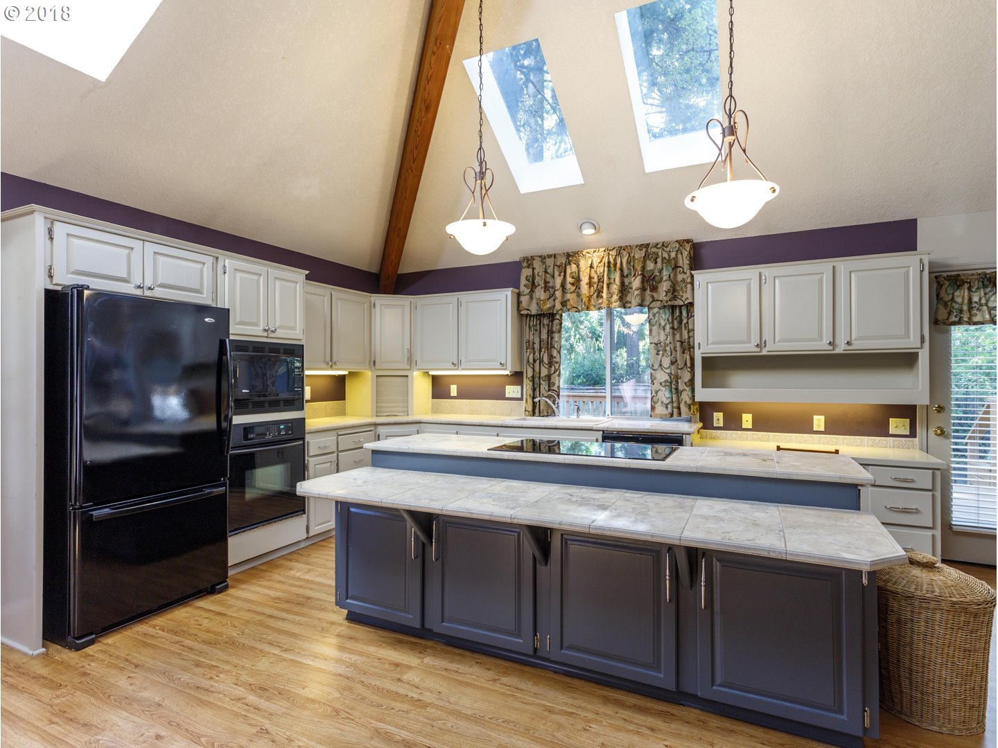 15100 Southwest Gull Drive Beaverton, OR 97007 - Photo 9 of 29 Kitchen