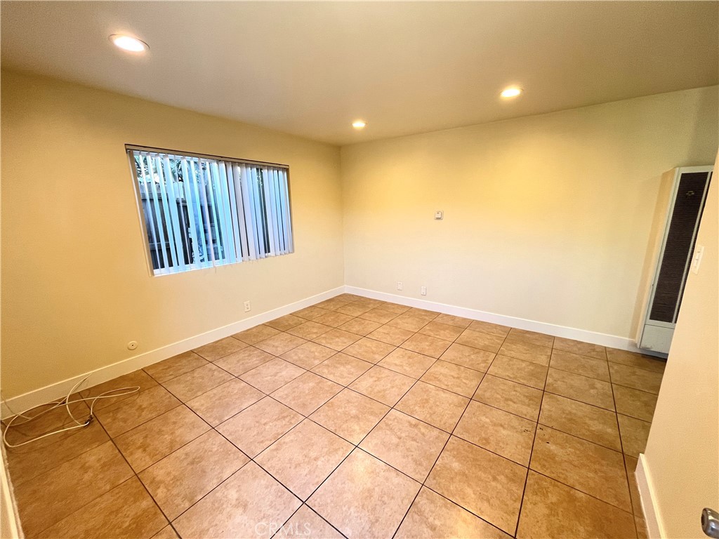 4329 East 55th Street, Unit E Maywood, CA 90270 - Photo 4 of 12 a view of an empty room