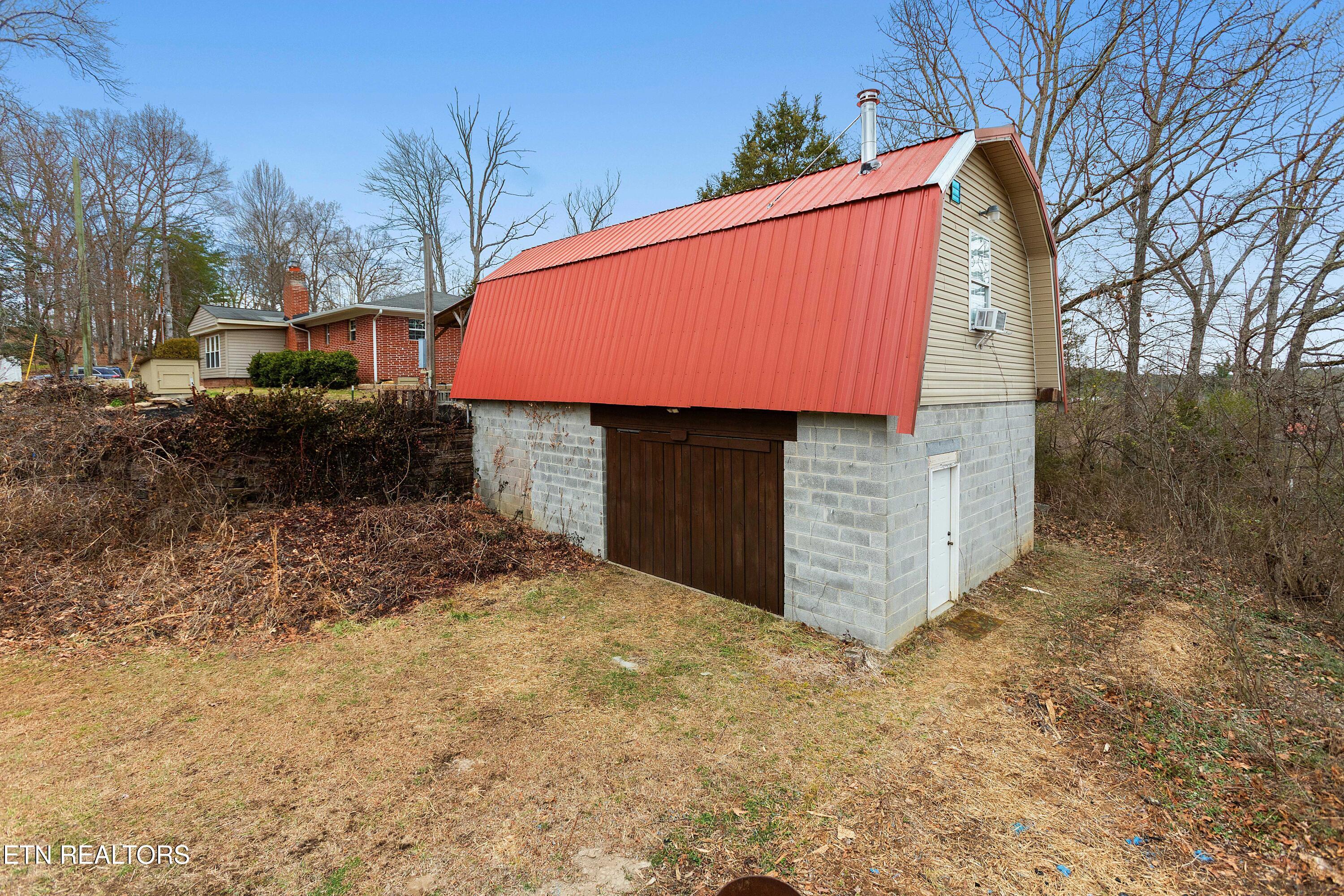 161 Steele Road Vonore, TN 37885 - Photo 15 of 43 Barn
