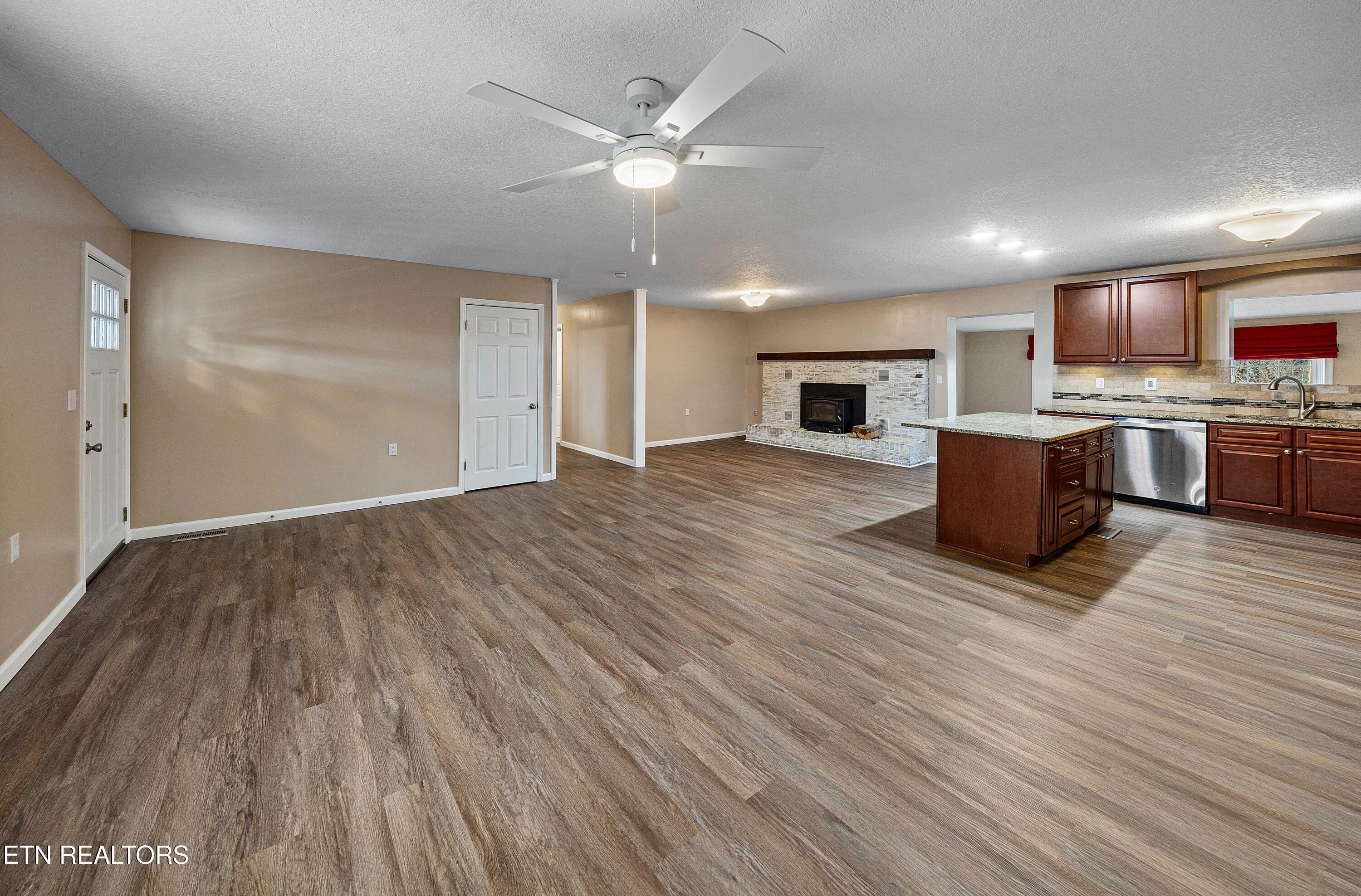 161 Steele Road Vonore, TN 37885 - Photo 5 of 43 New LVP Flooring