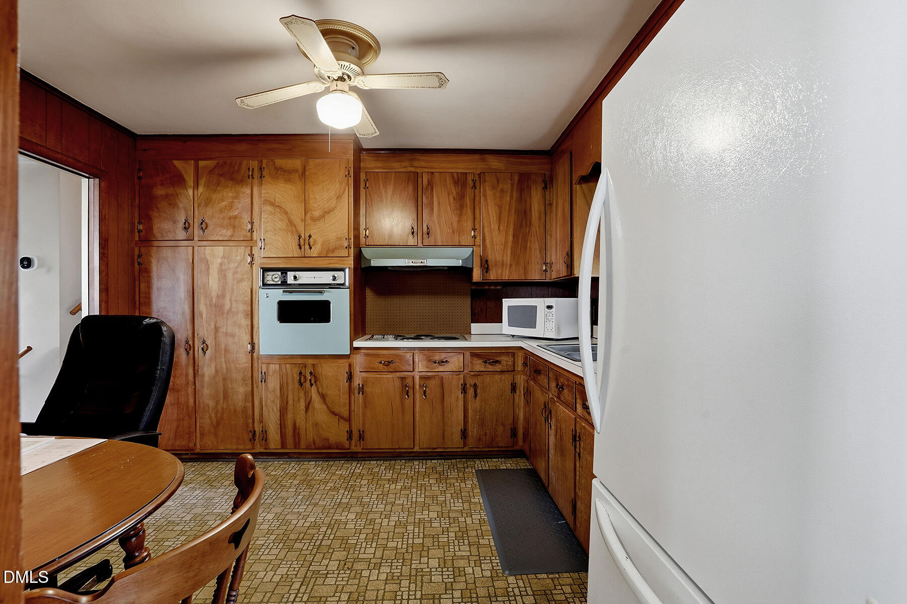 3216 Broyhill Circle Raleigh, NC 27604 - Photo 12 of 32 a kitchen with stainless steel appliances granite countertop a stove top oven