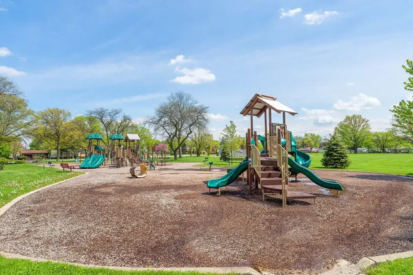 $4,200 | 430 South Highland Avenue, Lombard, IL 60148