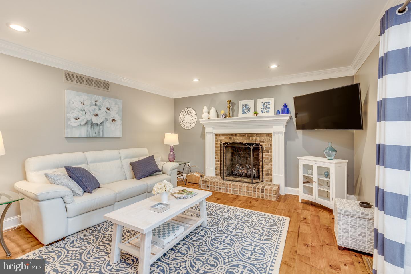 8 Fox Run Drive Mount Laurel, NJ 08054 - Photo 11 of 33 Ventless Brick-Front Fireplace