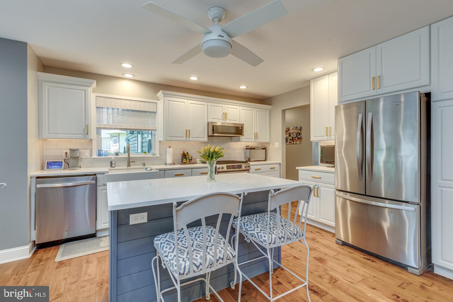 8 Fox Run Drive Mount Laurel, NJ 08054 - Photo 3 of 33 Updated Kitchen w/Island