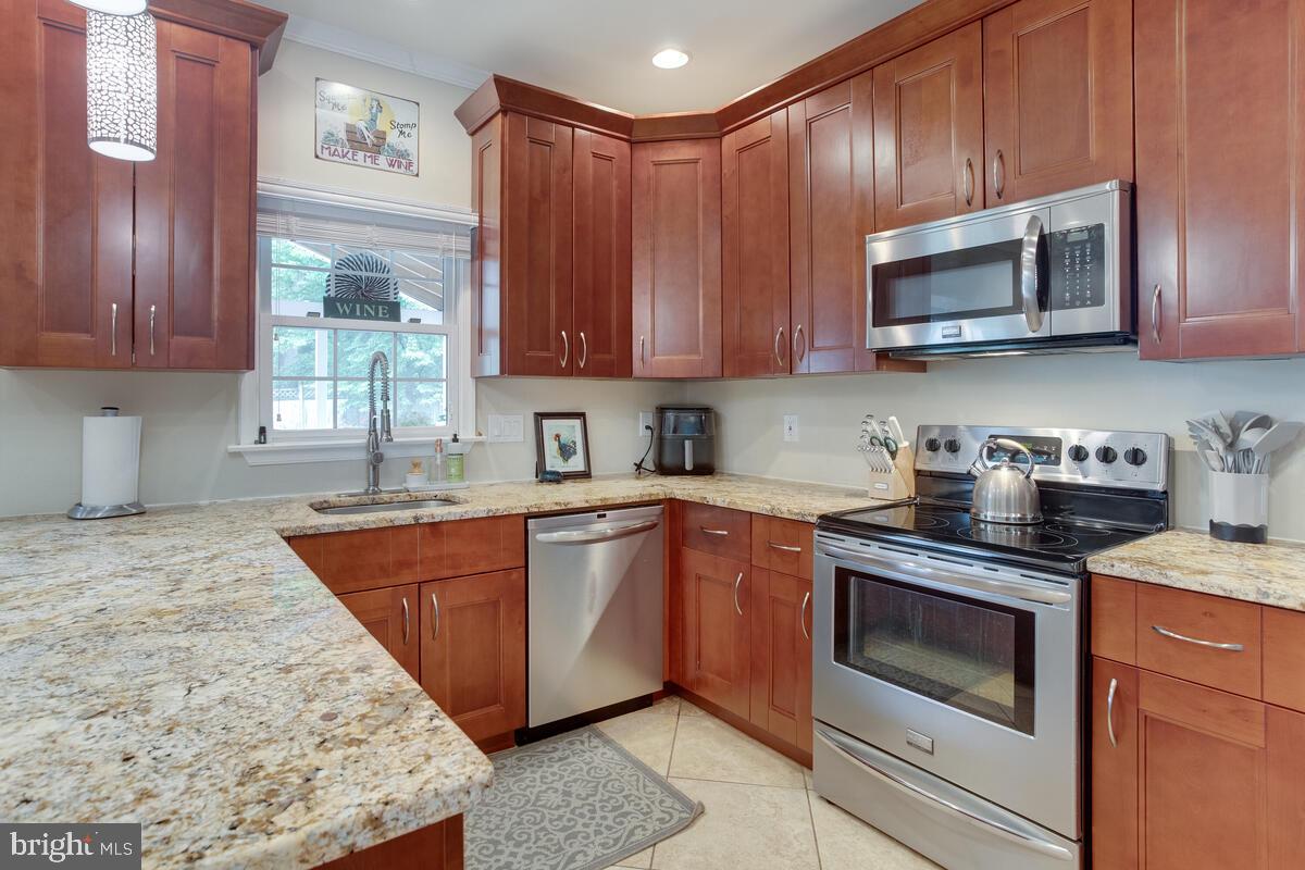 6505 Walker Branch Drive Laurel, MD 20707 - Photo 16 of 60 Upgraded counters