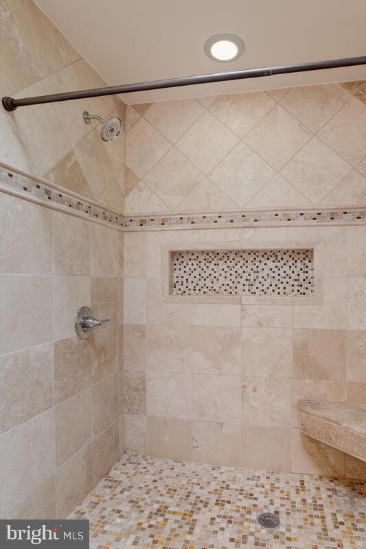 6505 Walker Branch Drive Laurel, MD 20707 - Photo 34 of 60 Primary en suite