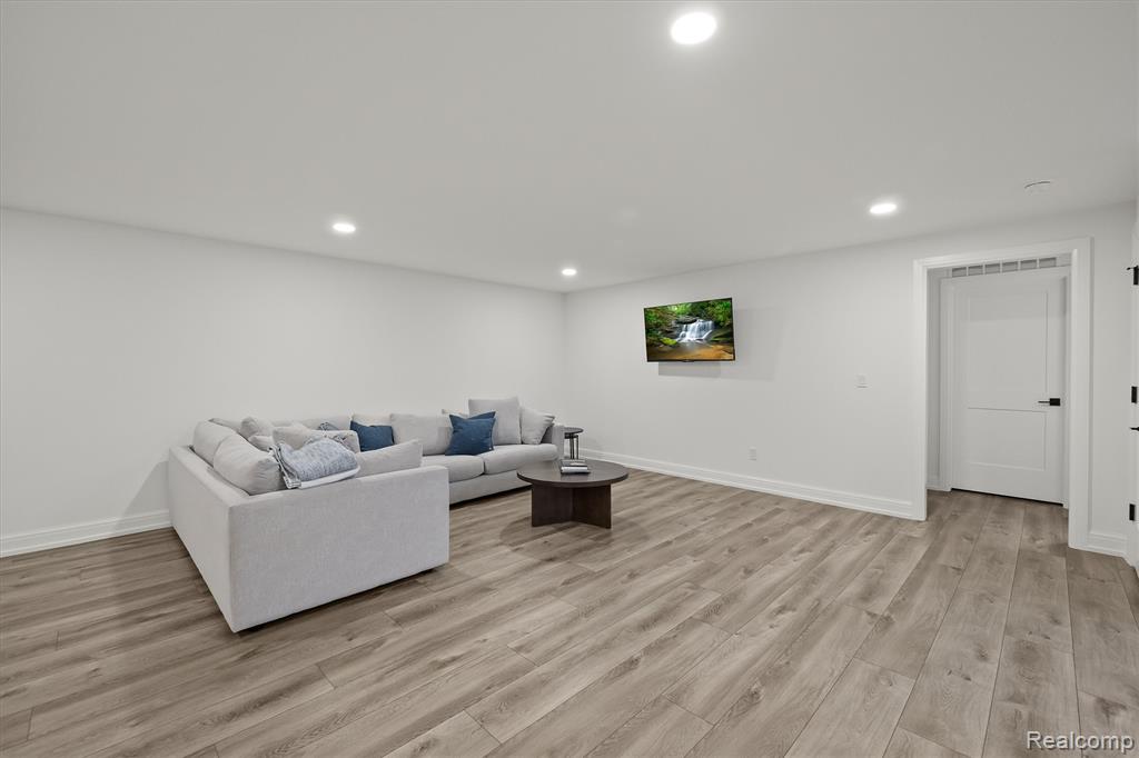 2663 Dorchester Road Birmingham, MI 48009 - Photo 25 of 33