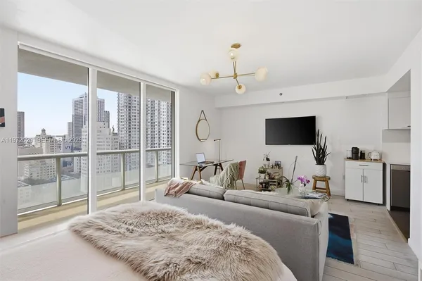 $360,000 | 50 Biscayne Boulevard, Unit 1909, Miami, FL 33132