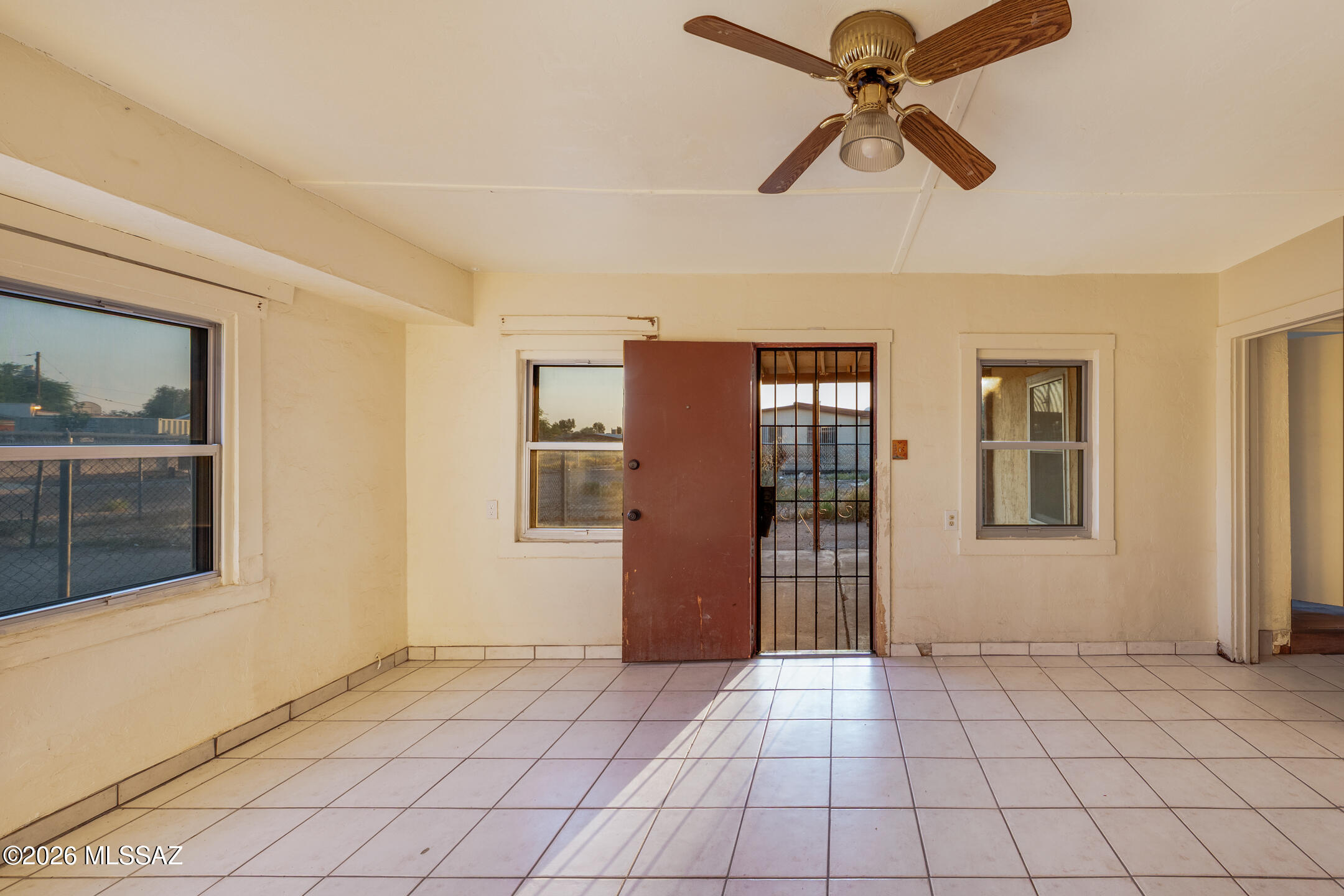 255 East Delta Road Tucson, AZ 85706 - Photo 5 of 17 Living