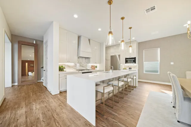 $1,400,000 | 5434 Windswept Lane, Houston, TX 77056