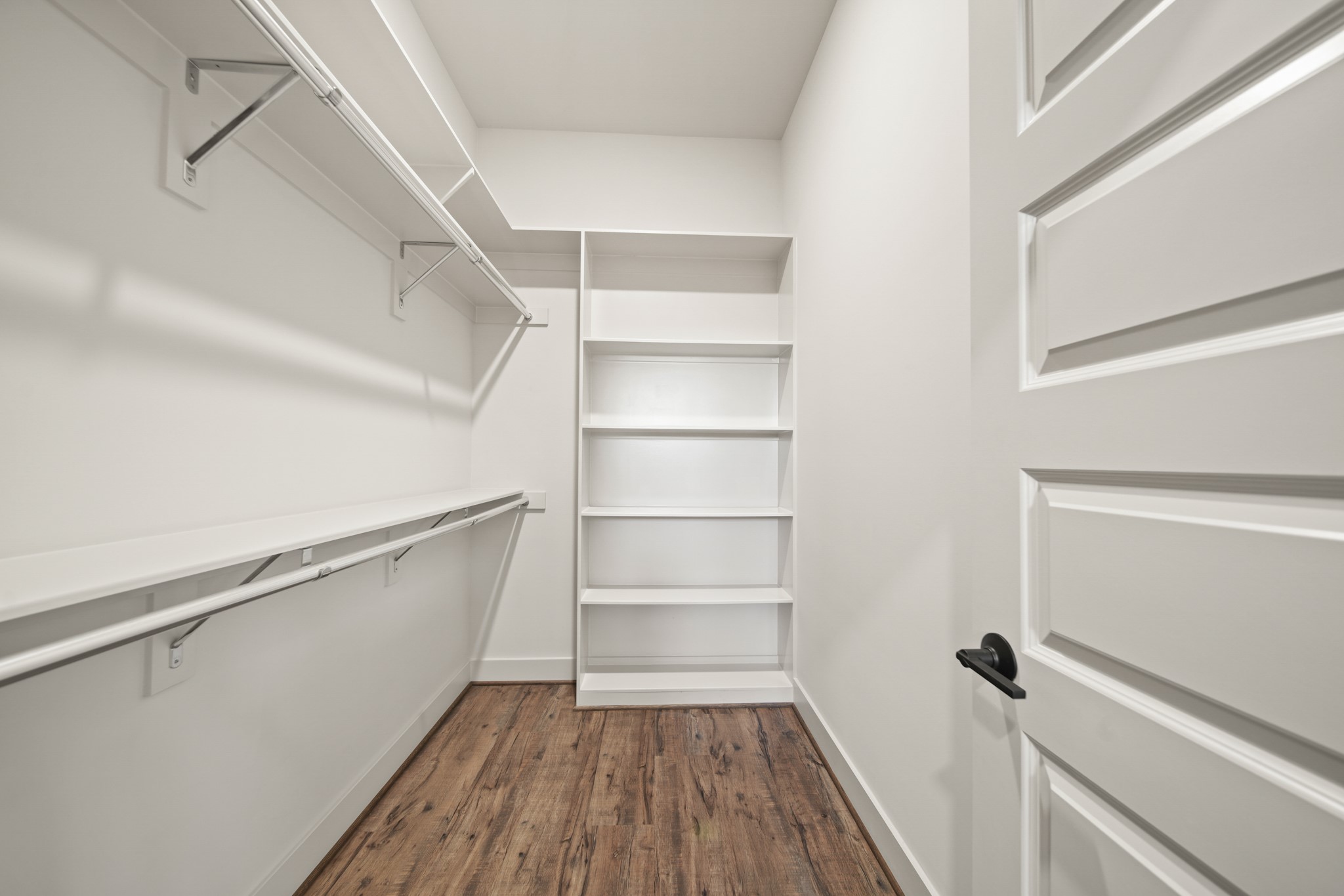 5434 Windswept Lane Houston, TX 77056 - Photo 36 of 45 Large closet in secondary bed.