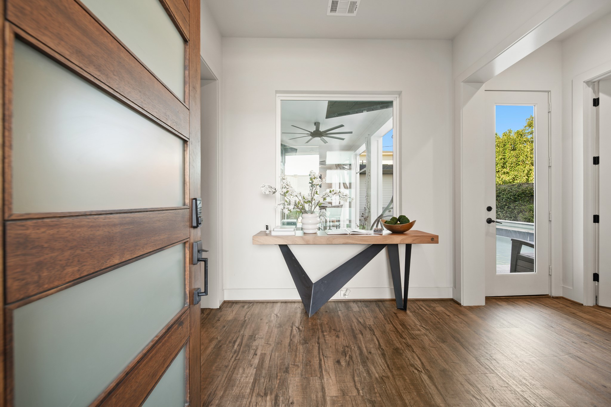 5434 Windswept Lane Houston, TX 77056 - Photo 6 of 45 Open the doors and let the magical tour begin!