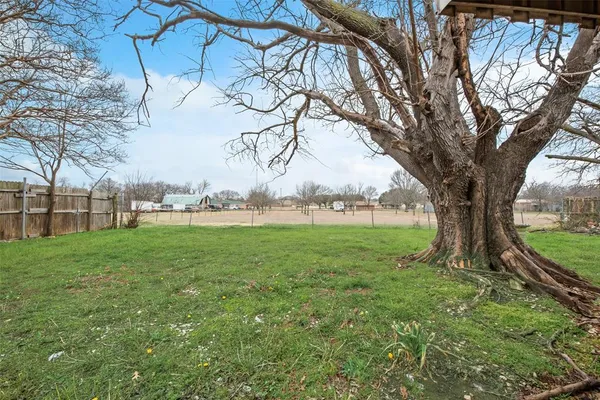 $285,000 | 725 Meadowlark Circle, Crowley, TX 76036