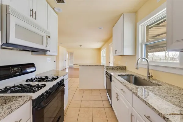 $285,000 | 725 Meadowlark Circle, Crowley, TX 76036