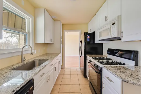 $285,000 | 725 Meadowlark Circle, Crowley, TX 76036