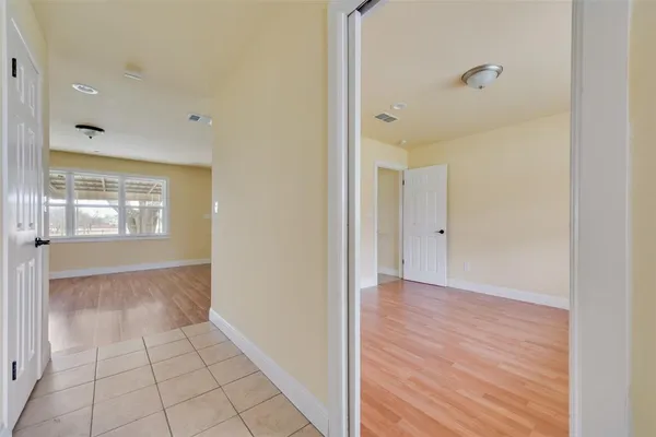 $285,000 | 725 Meadowlark Circle, Crowley, TX 76036