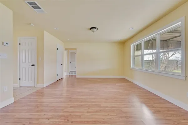 $285,000 | 725 Meadowlark Circle, Crowley, TX 76036