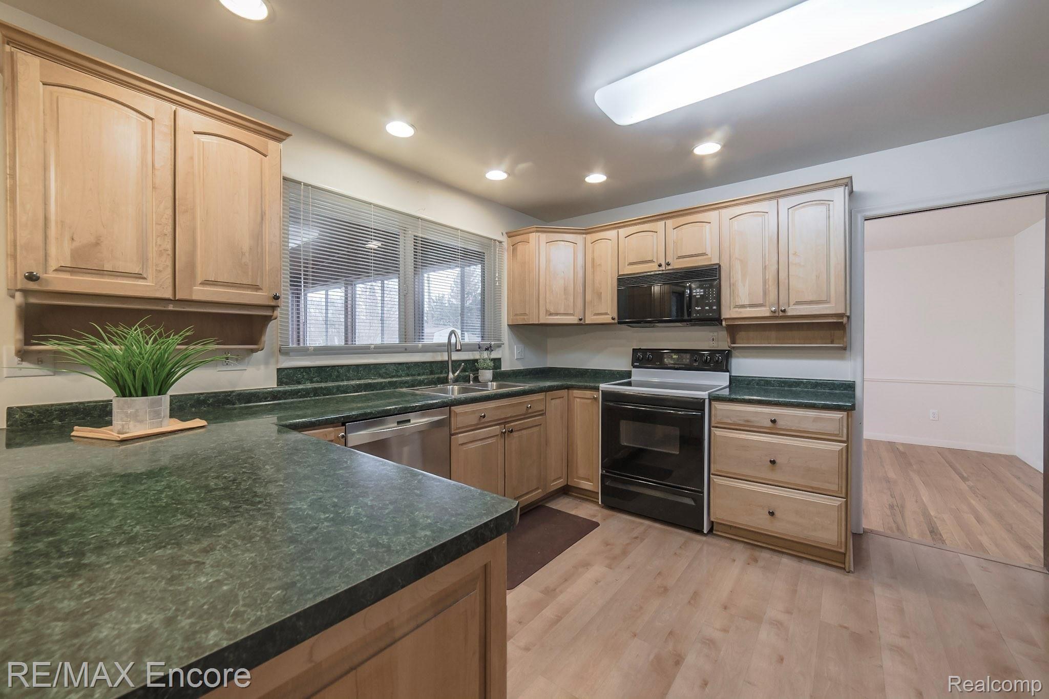 4288 Fieldbrook Road West Bloomfield, MI 48323 - Photo 14 of 49 Tons of countertop space, stainless steel dishwasher, built-in microwave with vent hood, and window into the 3 season room.