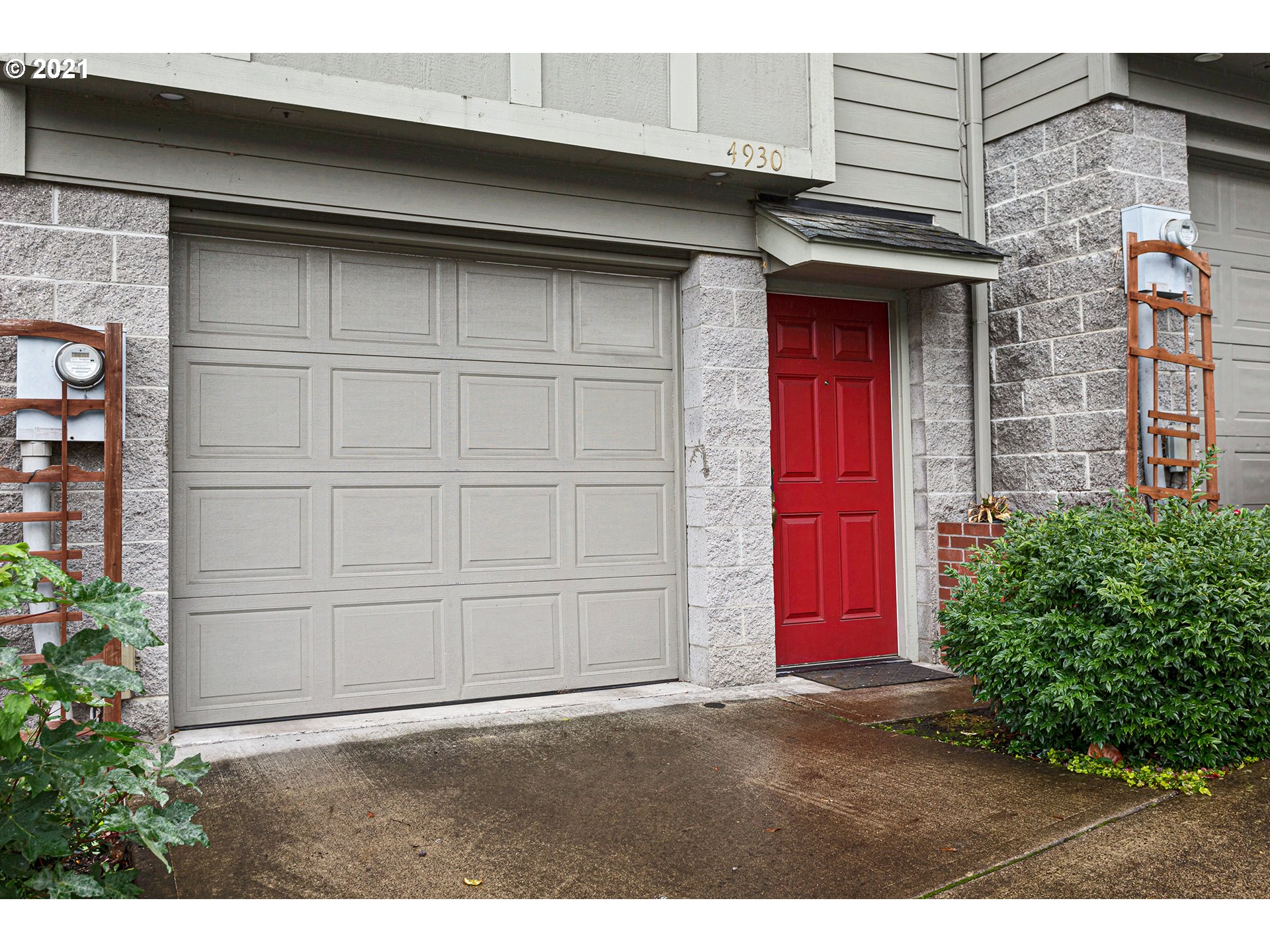 4930 Southwest 1st Avenue Portland, OR 97239 - Photo 3 of 27 a house with red door
