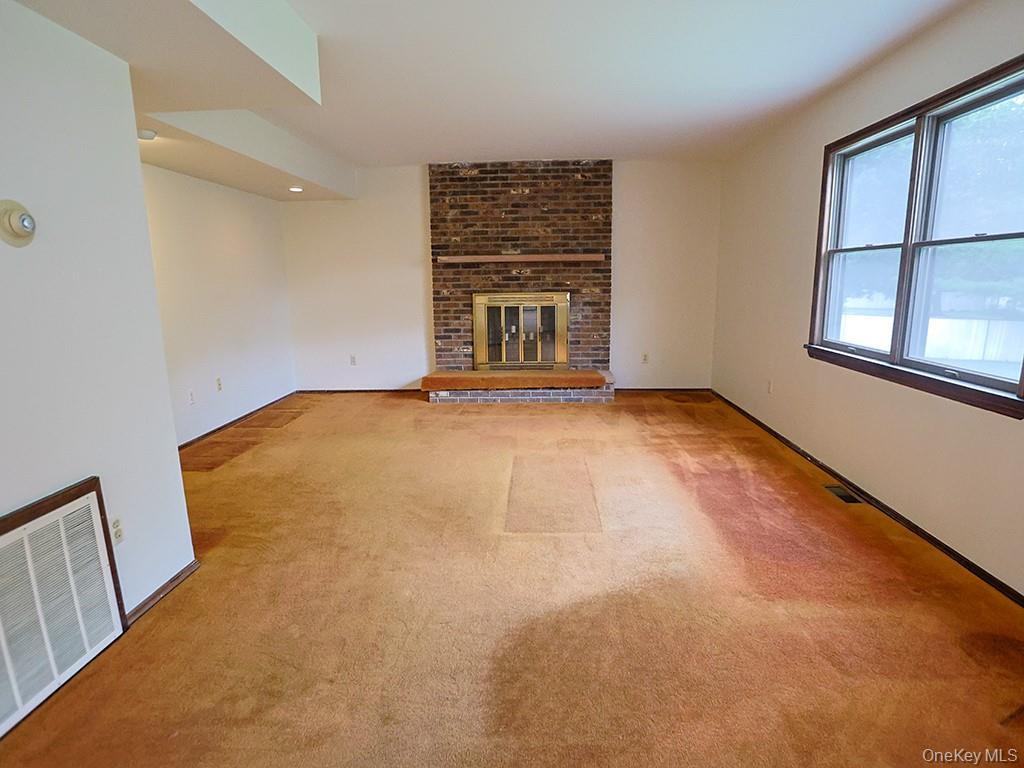 25 Georges Road Middletown, NY 10941 - Photo 4 of 38