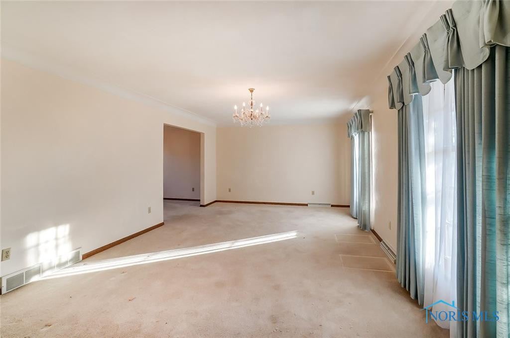 412 Eagle Point Road Rossford, OH 43460 - Photo 2 of 38 Gallery Image 2