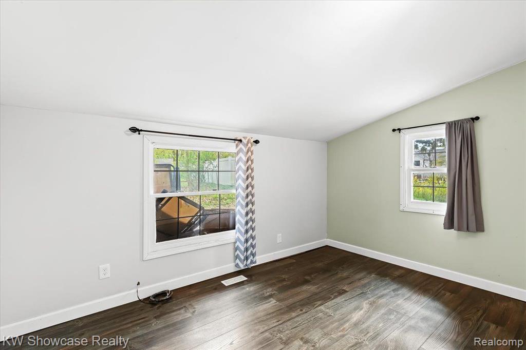 3370 Duffield White Lake, MI 48383 - Photo 24 of 34 Gallery Image 24