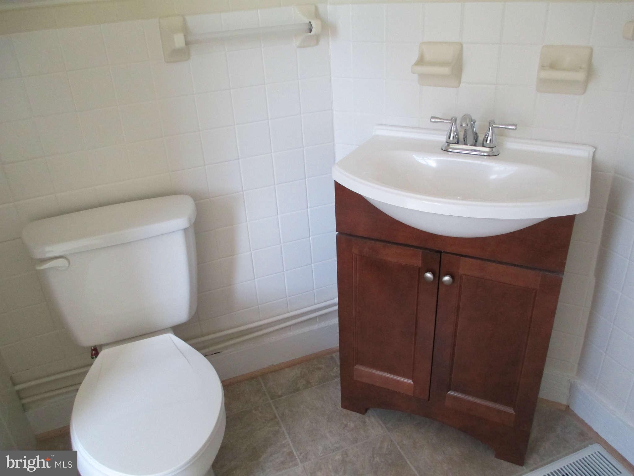 15755 Livingston Road Accokeek, MD 20607 - Photo 8 of 10 2nd Floor Bath photo 1
