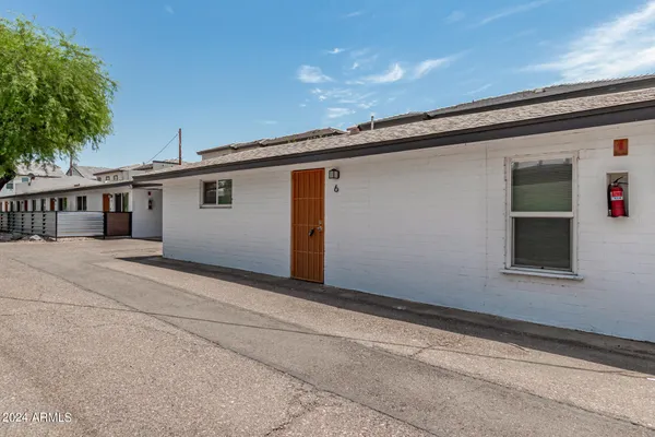 $999 | 3027 North 37th Street, Unit 6, Phoenix, AZ 85018