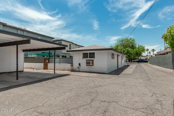 $999 | 3027 North 37th Street, Unit 6, Phoenix, AZ 85018