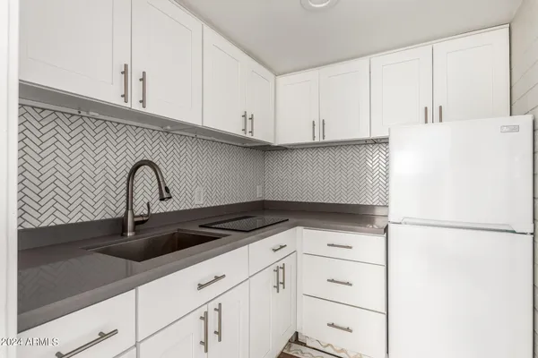 $999 | 3027 North 37th Street, Unit 6, Phoenix, AZ 85018