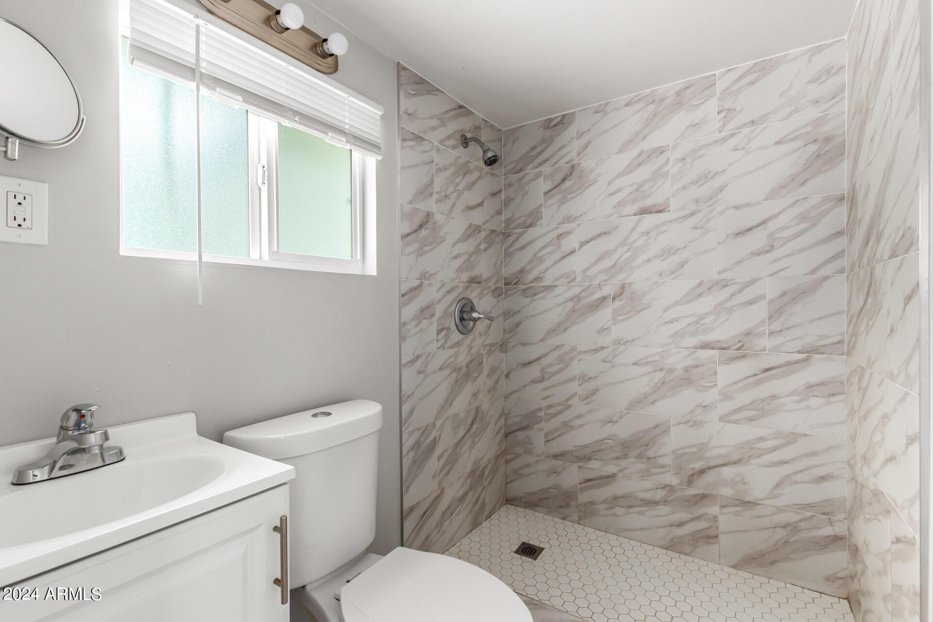 3027 North 37th Street, Unit 6 Phoenix, AZ 85018 - Photo 5 of 14 Photo #5