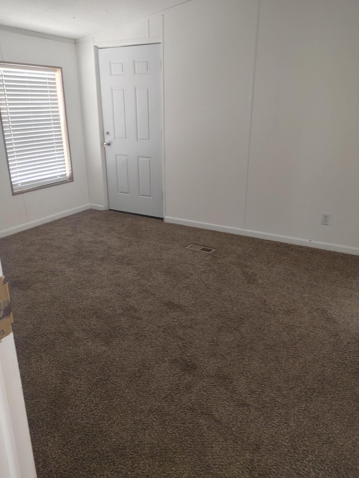 474 4th Street Madras, OR 97741 - Photo 28 of 29 4th master bedroom
