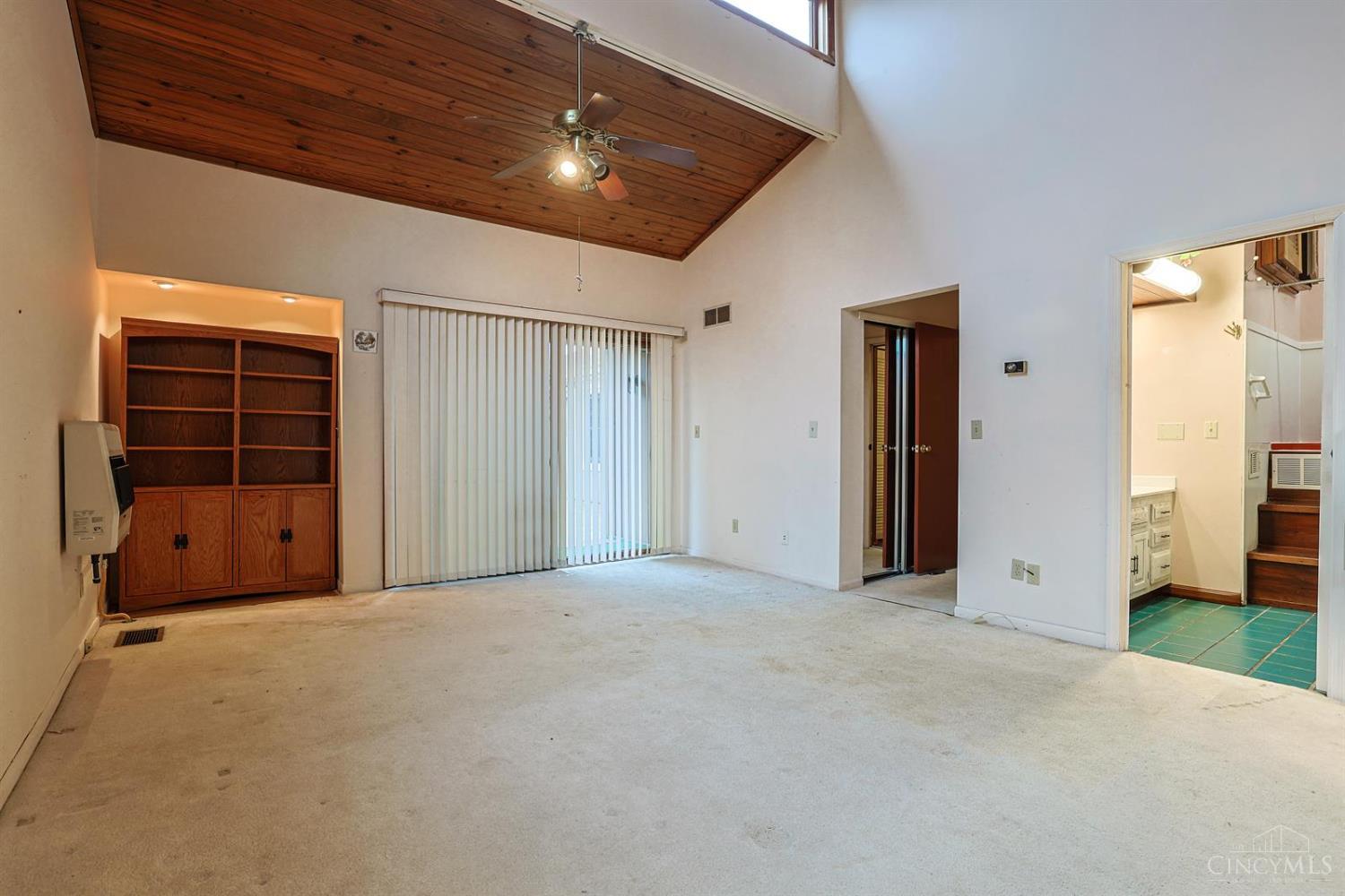 8877 Wuest Road Cincinnati, OH 45251 - Photo 18 of 64