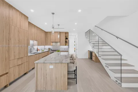 $1,525,000 | 910 Southeast 13th Street, Fort Lauderdale, FL 33316
