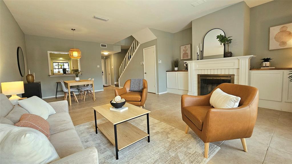 5859 Frankford Road, Unit 603 Dallas, TX 75252 - Photo 6 of 20 Light & Bright Living area