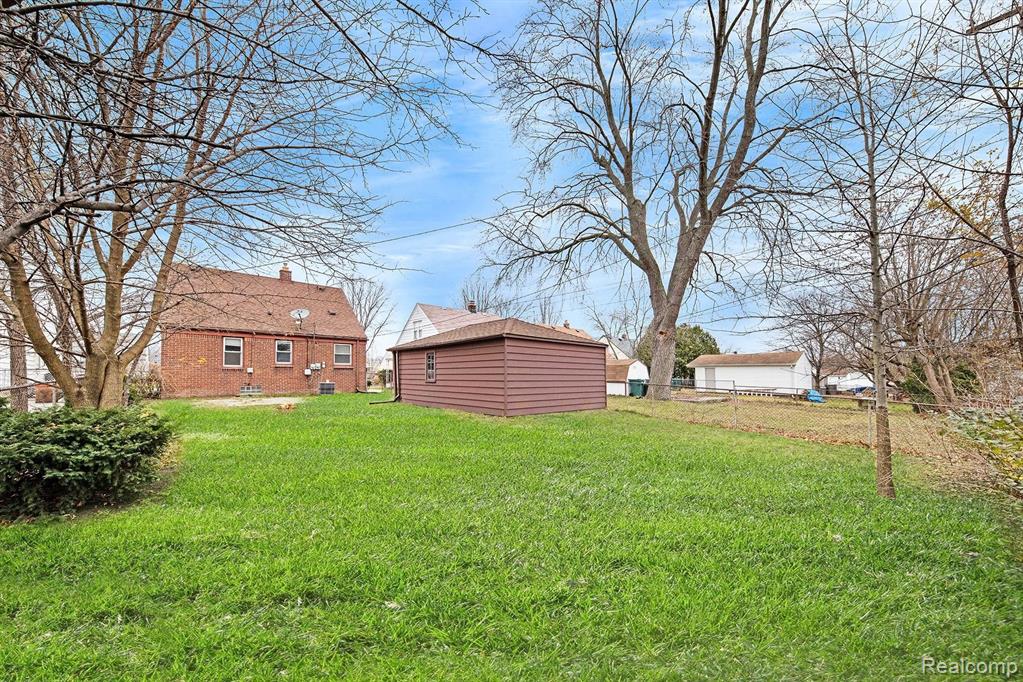24901 Ross Street Dearborn, MI 48124 - Photo 23 of 25