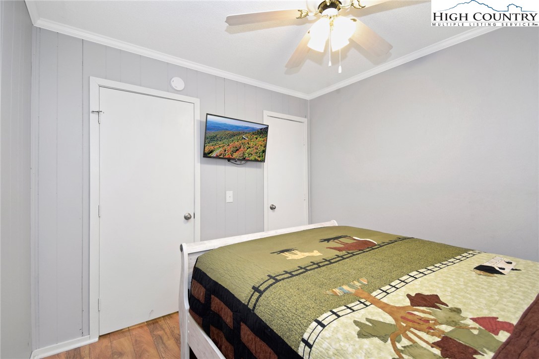 301 Pinnacle Inn Road, Unit 3130 Beech Mountain, NC 28604 - Photo 11 of 41 a bedroom with a bed and a chandelier