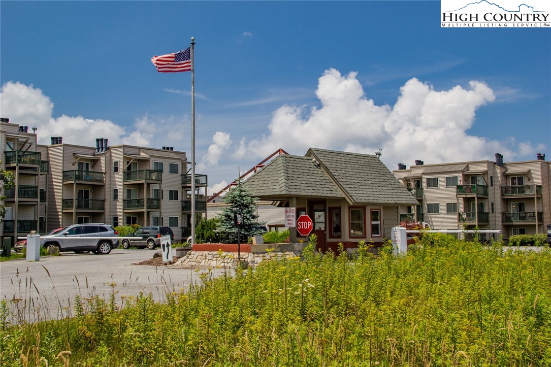301 Pinnacle Inn Road, Unit 3130 Beech Mountain, NC 28604 - Photo 21 of 41 a view of a street with sitting area
