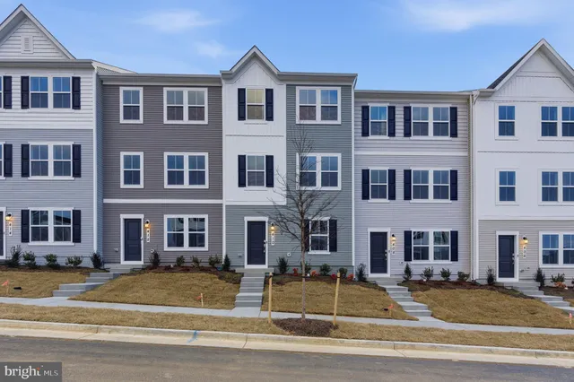 $1,995 | 410 18th Avenue, Ranson, WV 25438