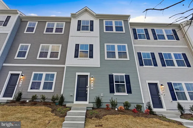 $1,995 | 410 18th Avenue, Ranson, WV 25438