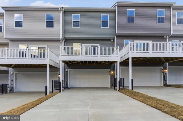 $1,995 | 410 18th Avenue, Ranson, WV 25438