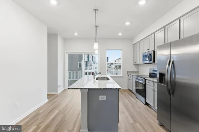 $1,995 | 410 18th Avenue, Ranson, WV 25438