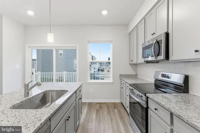 $1,995 | 410 18th Avenue, Ranson, WV 25438