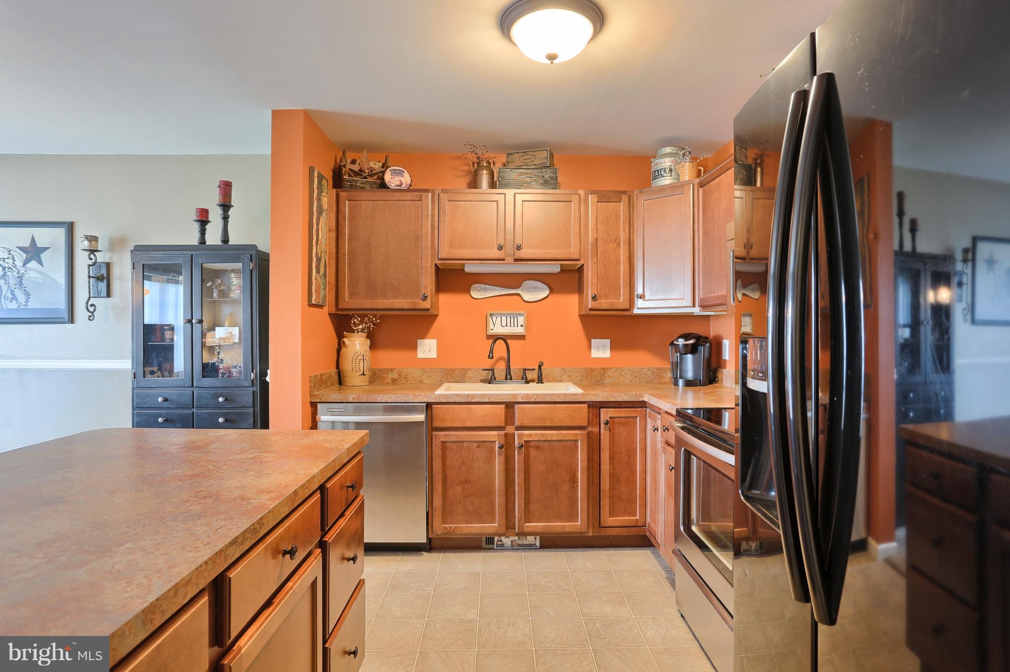 549 Fox Ridge Lane Lebanon, PA 17042 - Photo 13 of 42 Kitchen open to DR/LR