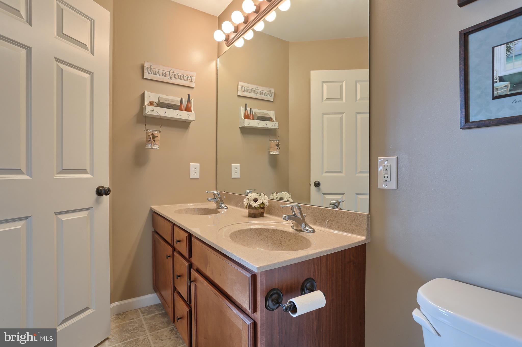 549 Fox Ridge Lane Lebanon, PA 17042 - Photo 26 of 42 Master Bath