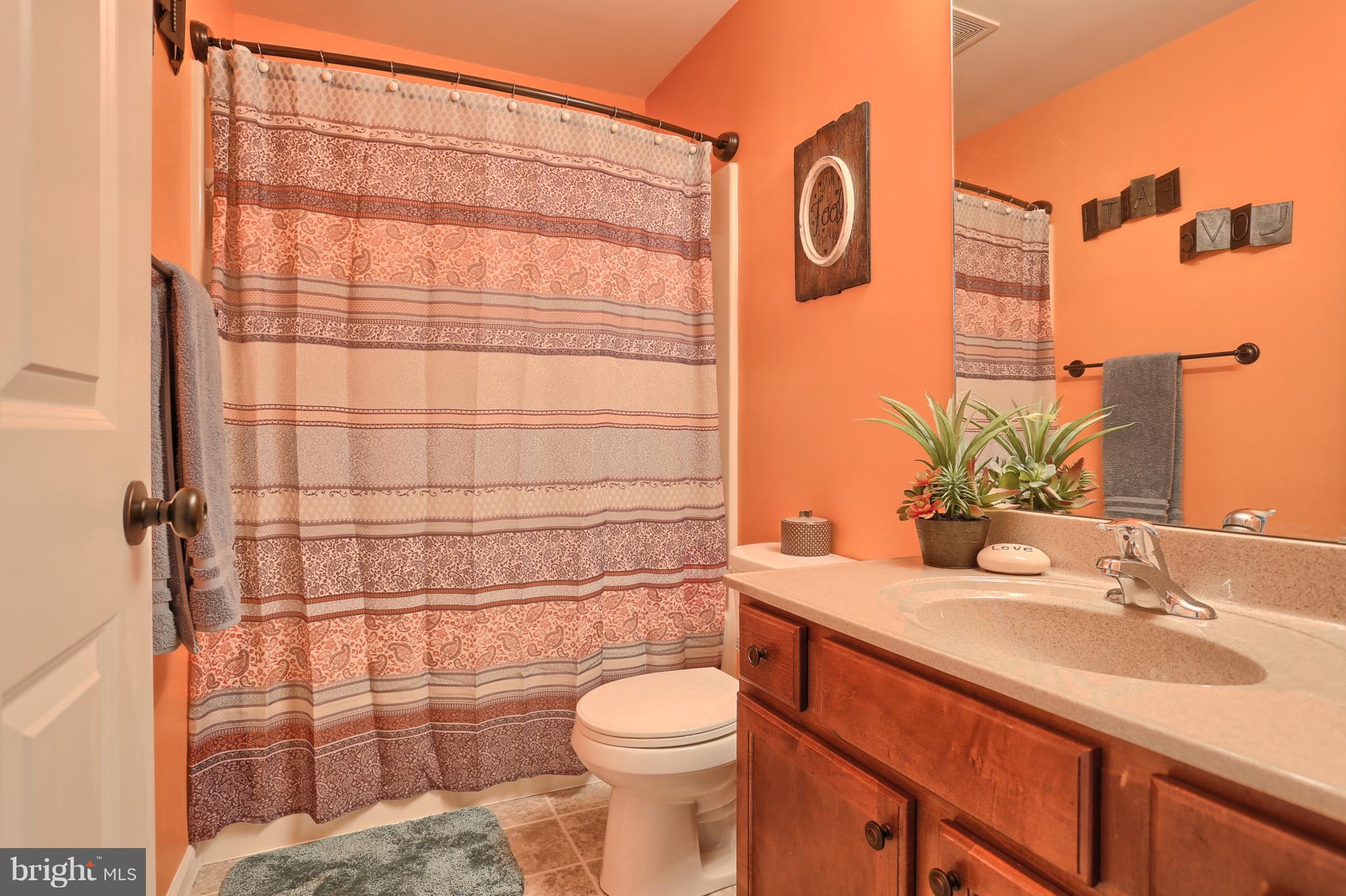 549 Fox Ridge Lane Lebanon, PA 17042 - Photo 31 of 42 Hall Bath